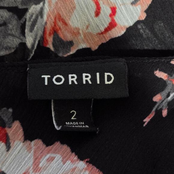 Torrid Black and Red Floral Chiffon Hanky Hem Cold Shoulder Top Plus Size 2X - Picture 11 of 11